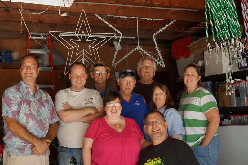 DSC03185.JPG - Here we are, a whold bunch of happy DIYC people